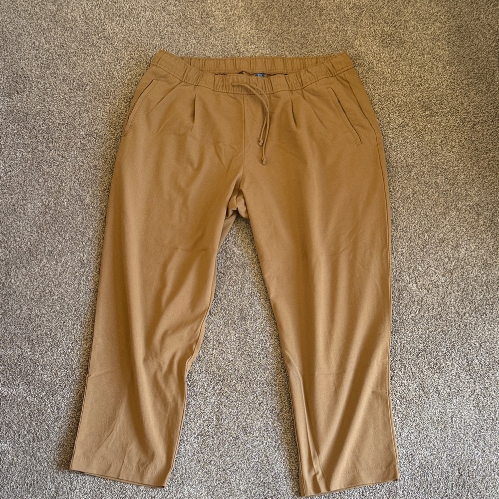 Old Navy women’s Drawstring Joggers in Camel